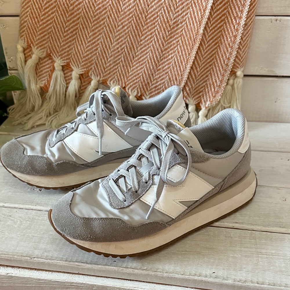 New Balance 237 Shoes